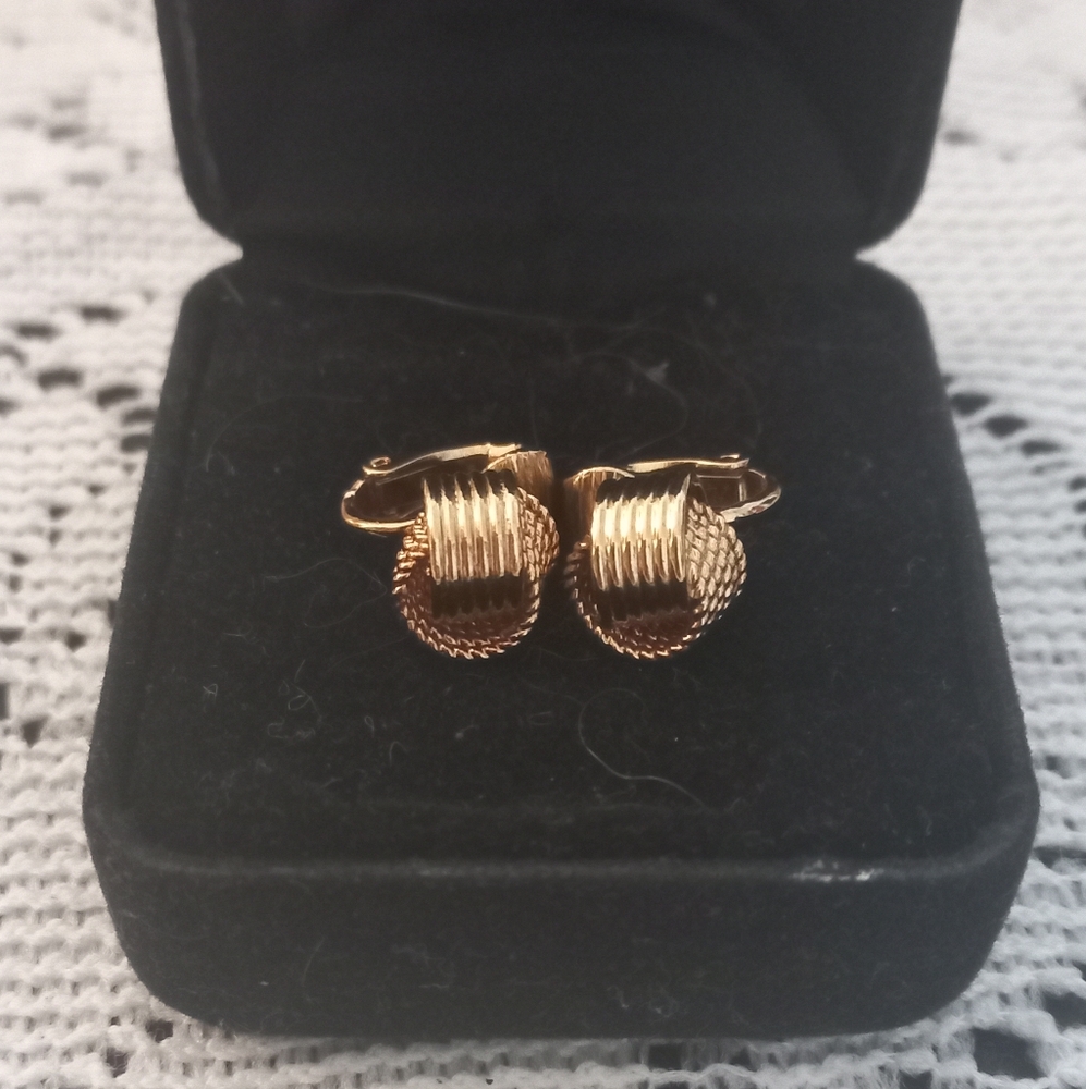 Vintage Avon Love Knot Clip On Goldtone Earrings